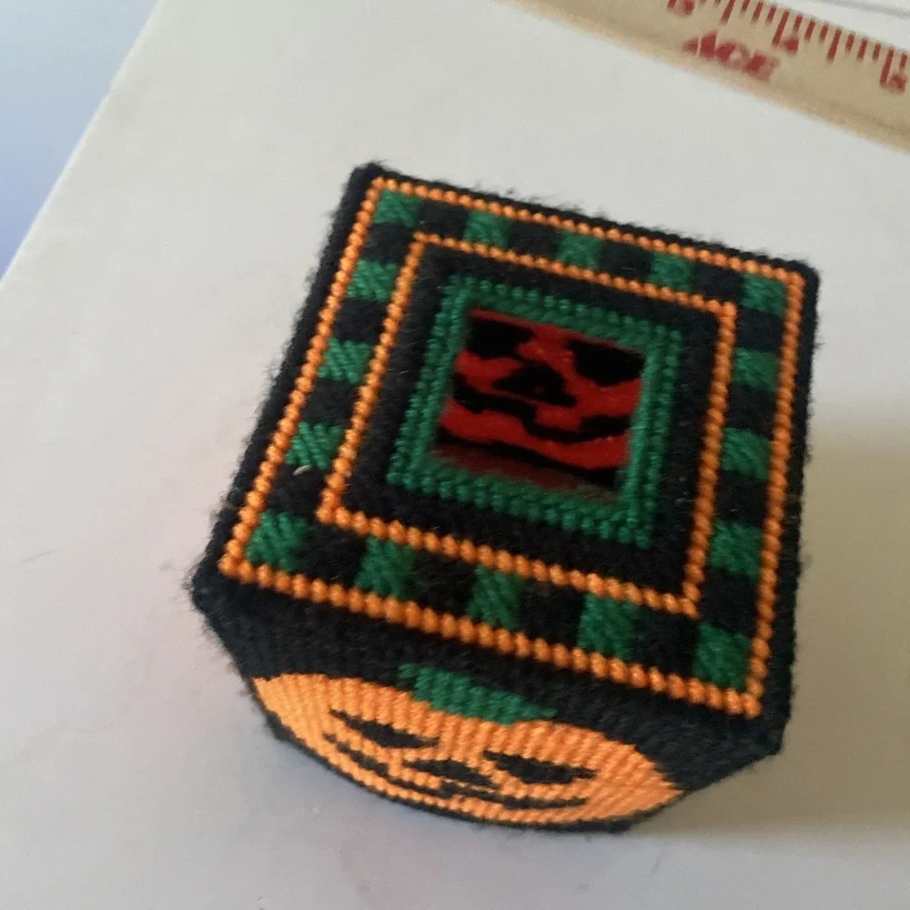 Vtg Handmade Plastic Yarn Halloween Jack-o'-lantern Pumpkin Tissue Box Cover